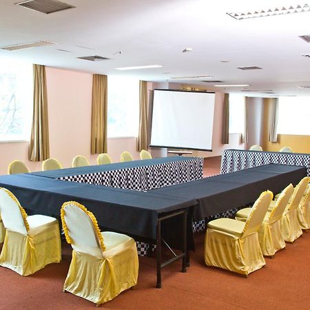 Nam Center Hotel Kemayoran Giacarta Esterno foto