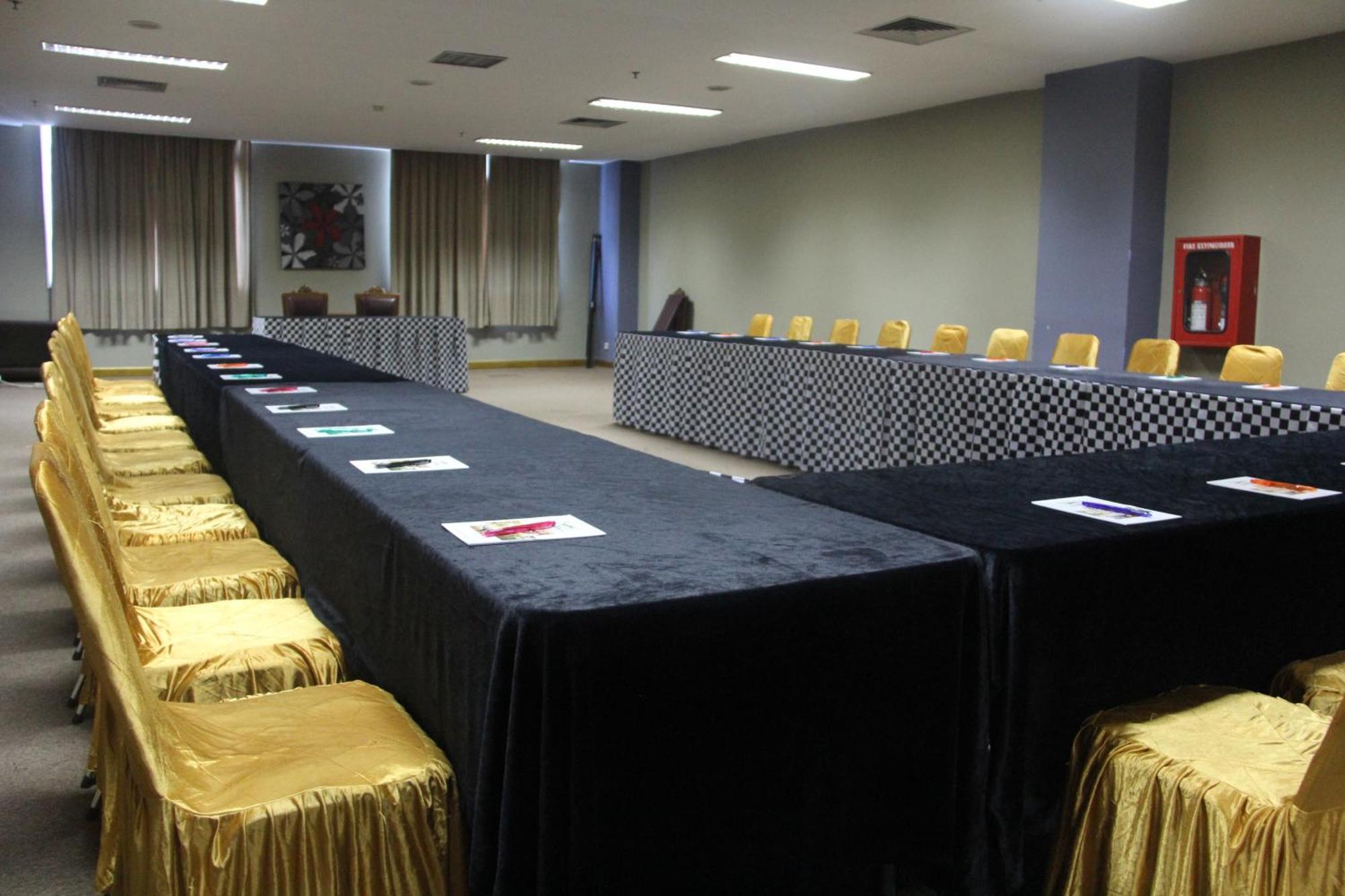 Nam Center Hotel Kemayoran Giacarta Esterno foto