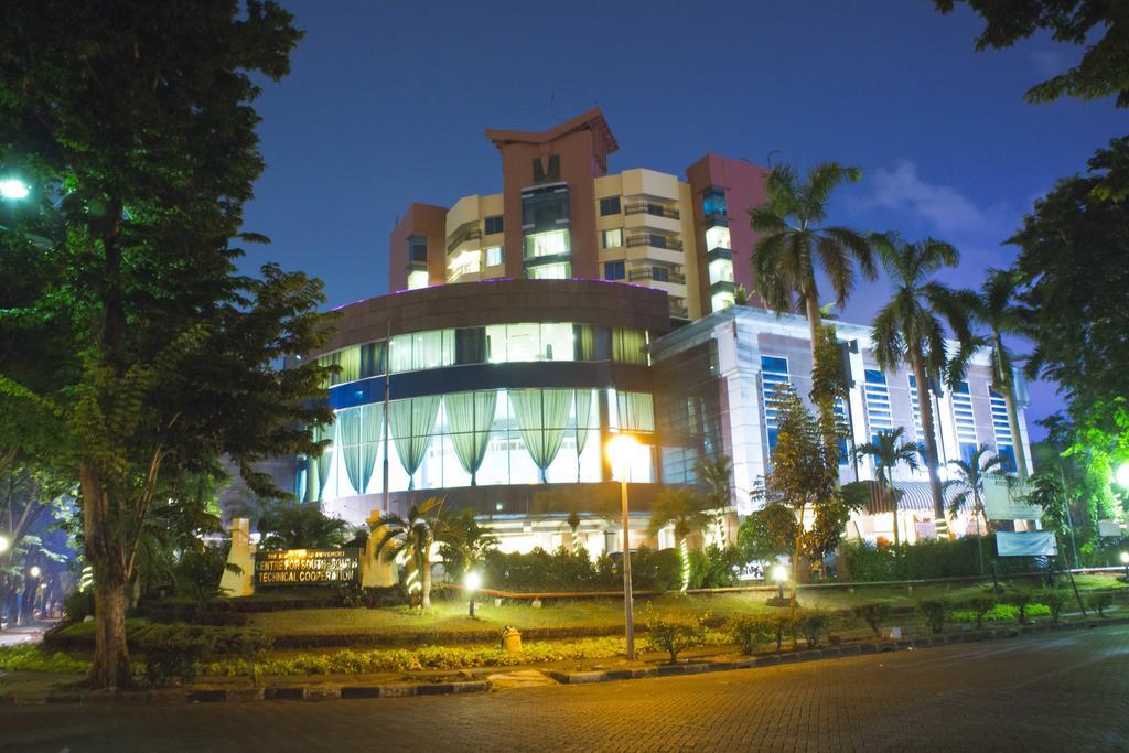 Nam Center Hotel Kemayoran Giacarta Esterno foto