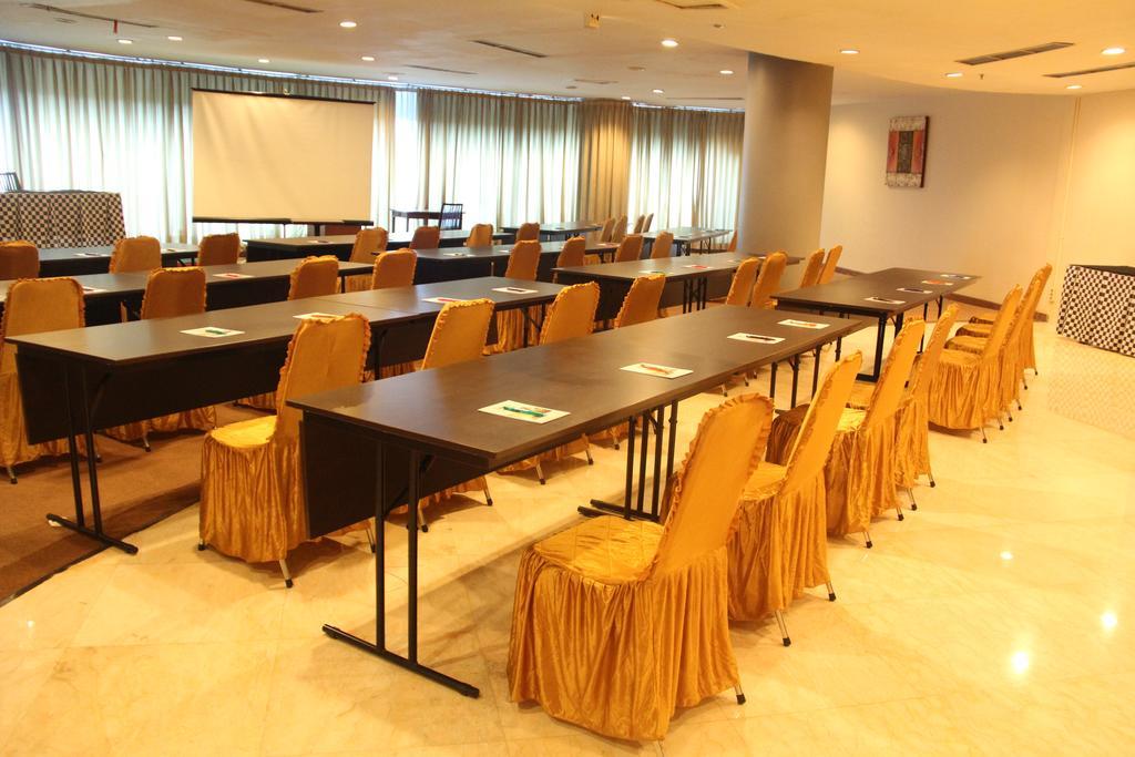 Nam Center Hotel Kemayoran Giacarta Esterno foto